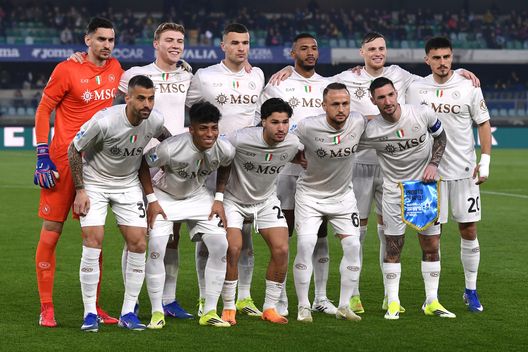 VERONA, ITALY - FEBRUARY 28: Napoli team line up during the Serie A match between Hellas Verona FC and SSC Napoli at Stadio Marcantonio Bentegodi on February 28, 2026 in Verona, Italy. (Photo by Alessandro Sabattini/Getty Images)