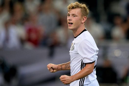 MOENCHENGLADBACH, GERMANY - AUGUST 31: Max Meyer of Germany celebrates after scoring the opening goal during the international friendly match between Germany and Finland at Borussia-Park on August 31, 2016 in Moenchengladbach, Germany. (Photo by Sascha Steinbach/Bongarts/Getty Images) Apoel, probabile formazione: l’incubo di Atene e il talento perso di Meyer- immagine 2