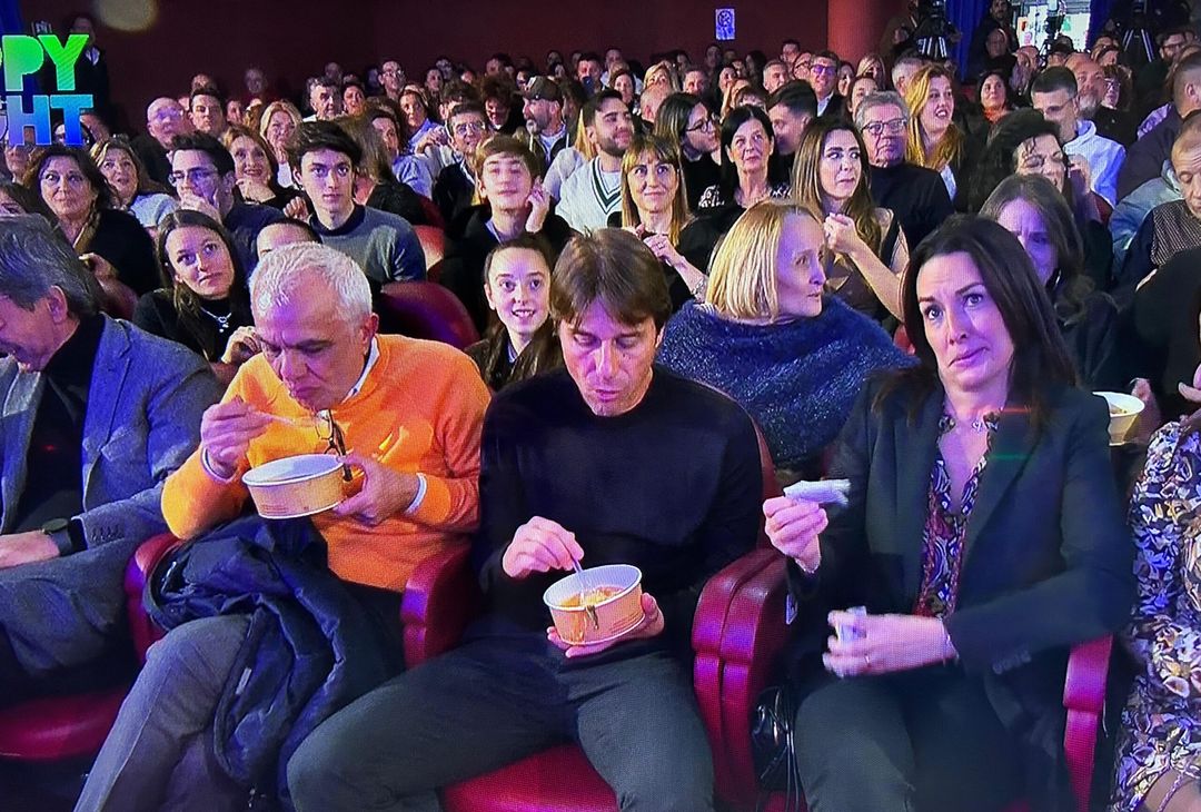 GALLERY Conte in prima fila al Peppy Night: l’inaspettato regalo di Peppe Iodice - immagine 5