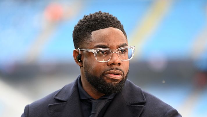 MANCHESTER, ENGLAND - MAY 17: Micah Richards, former Manchester City player looks on prior to the UEFA Champions League semi-final second leg match between Manchester City FC and Real Madrid at Etihad Stadium on May 17, 2023 in Manchester, England. (Photo by Michael Regan/Getty Images) Micah Richards fa il pieno di pronostici sbagliati in Champions. Stracciato da un cane - immagine 1