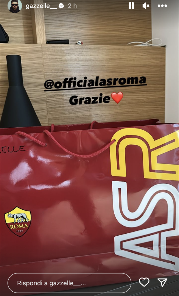 La Roma dedica un regalo speciale a Gazzelle: al cantante la nuova maglia Adidas- immagine 2