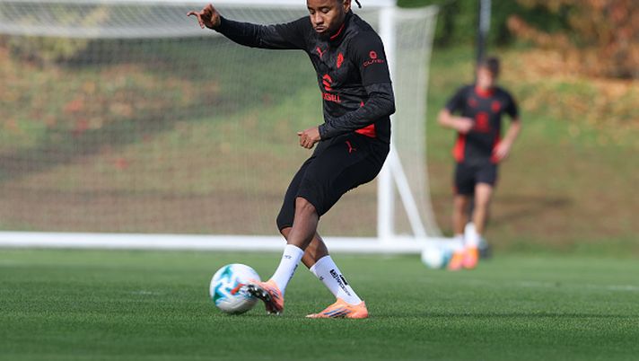 CAIRATE, ITALY - OCTOBER 22: Christopher Nkunku of AC Milan in action during AC Milan training session at Milanello on October 22, 2025 in Cairate, Italy. (Photo by Claudio Villa/AC Milan via Getty Images)  Nkunku recuperato, ma l'asset resta Leao-Gimenez
