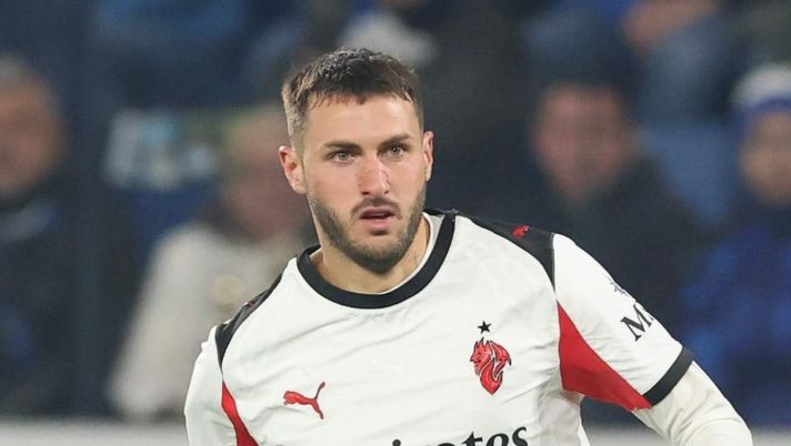 Santiago Giménez (attaccante AC Milan), qui durante Atalanta-Milan 1-1 (Serie A 2025-2026) | News (Getty Images) Giménez, sveglia o addio: il 'Bebote' si gioca la permanenza al Milan nei prossimi due mesi