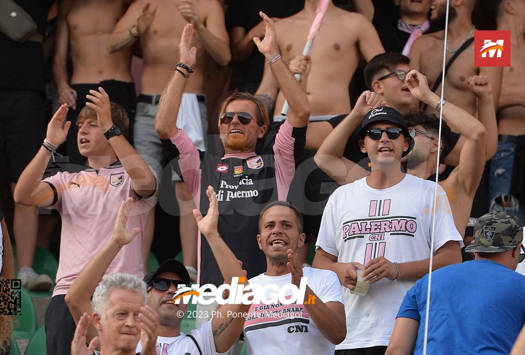 FOTOTIFO Palermo-Feralpisalò 3-0, gli scatti ai tifosi al “Renzo Barbera” (GALLERY) - immagine 26