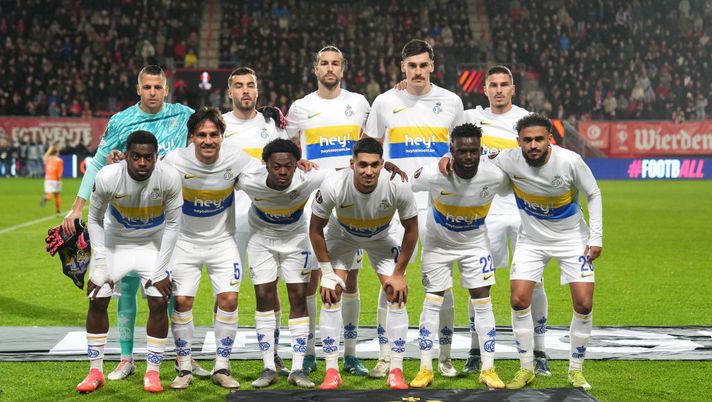 ENSCHEDE, NETHERLANDS - NOVEMBER 28: Royale Union Saint-Gilloise players pose for a team photo ahead of the UEFA Europa League 2024/25 League Phase MD5 match between FC Twente and Royale Union Saint-Gilloise at FC Twente Stadium on November 28, 2024 in Enschede, Netherlands. (Photo by Alex Bierens de Haan/Getty Images) Al via la Jupiler Pro League 25/26: com’è finita la scorsa stagione? - immagine 1