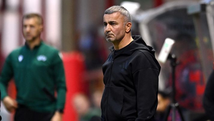 DUBLIN, IRELAND - JULY 23: Gurban Gurbanov, Head Coach of Qarabag, looks on during the UEFA Champions League Second Qualifying Round First Leg match between Shelbourne and Qarabag at Tolka Park on July 23, 2025 in Dublin, Ireland. (Photo by Charles McQuillan/Getty Images) Qarabag, che impresa: Gurbanov svela il segreto della rimonta contro il Benfica - immagine 1