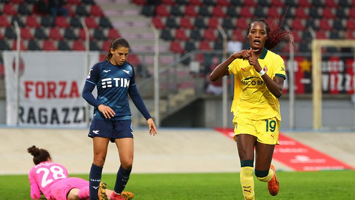 FIORENZUOLA D'ARDA, ITALY - NOVEMBER 01: Evelyn Ijeh of AC Milan Women celebrates after scoring the his team's fourth goal during the Serie A Women match between AC Milan and SS Lazio at Velodromo Attilio Pavesi on November 01, 2025 in in Fiorenzuola d'Arda, Italy. (Photo by Giuseppe Cottini/AC Milan via Getty Images) milan-femminile-lazio-risultato-finale-gol-tabellino-formazioni-ufficiali-quanto-e-finita-partita-diretta-live