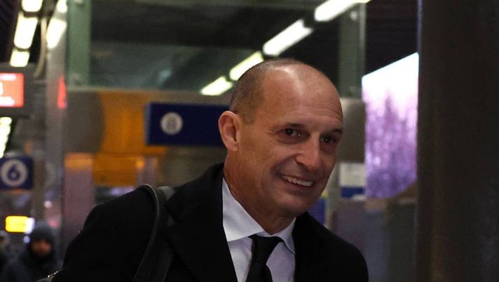 Massimiliano Allegri (allenatore rossonero), qui prima di Fiorentina-Milan | Serie A 2025-26 (Getty Images) Vernazza verso Fiorentina-Milan: 'Il Diavolo ha una grande occasione, però c’è un problema'