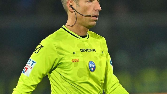 Davide Massa, classe 1981, della Sezione A.I.A. di Imperia, sarà l'arbitro di Cremonese-Milan (Serie A 2025-2026) | AC Milan News (Getty Images) Cremonese-Milan, arbitro Massa: i precedenti con le due squadre. Ecco chi c'è al VAR