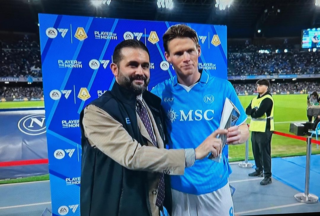 GALLERY Napoli-Genoa, McTominay è il giocatore del mese! La consegna del premio - immagine 2