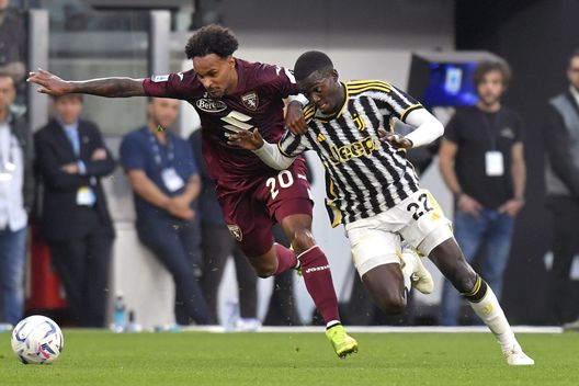 Timothy Weah in bianconero in un derby contro il Torino. (Foto di Filippo Alfero - Juventus FC/Juventus FC via Getty Images) L’agente di Weah non ci sta: “Trattato come una marionetta dalla Juve”- immagine 2