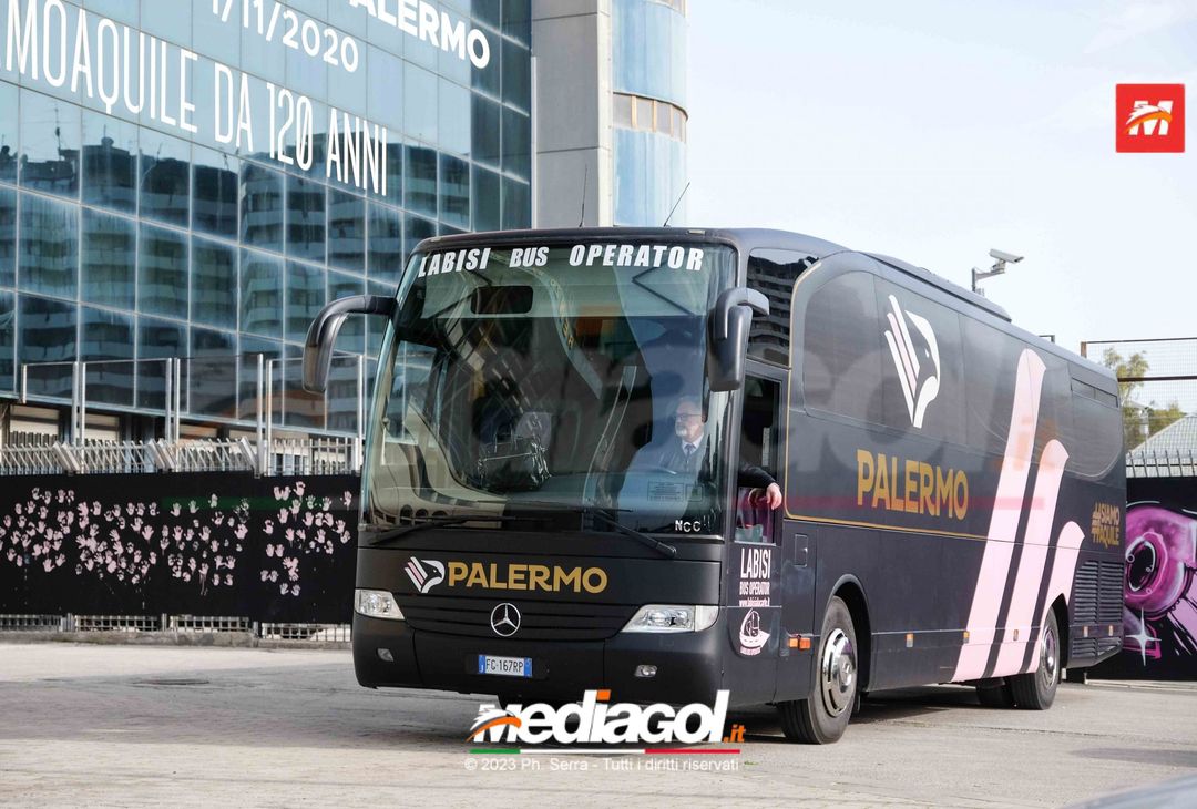 FOTO Südtirol-Palermo, la squadra in partenza dallo stadio “Renzo Barbera” (GALLERY) - immagine 53