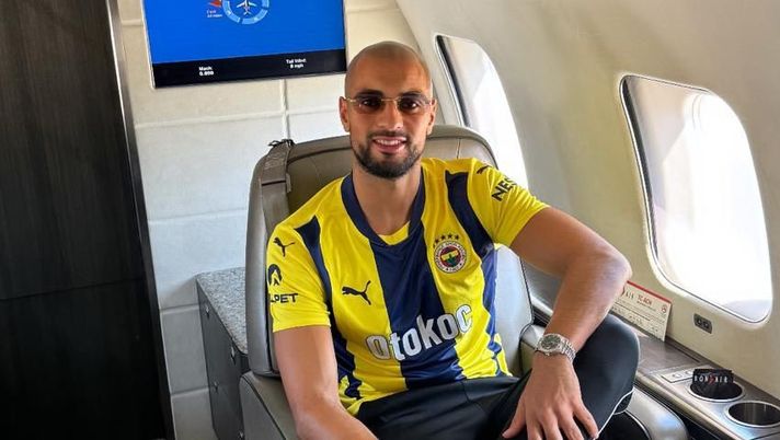 FOTO – Amrabat con la maglia del Fenerbahce: si aspettano visite e firma - immagine 1