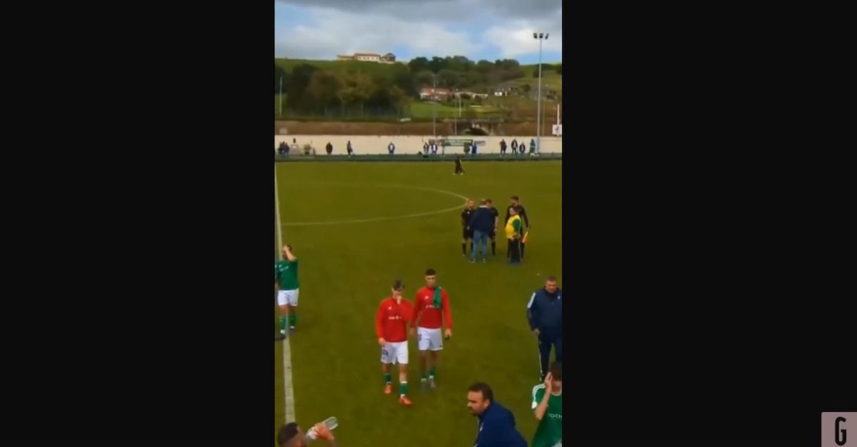 VIDEO / Vergogna in Spagna, arbitro aggredito con una testata VIDEO / Vergogna in Spagna, arbitro aggredito con una testata