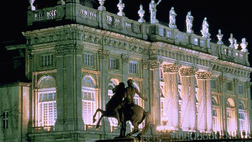 Torino si lecca le ferite: danneggiato anche Palazzo Madama