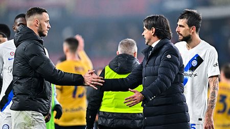 GENOA, ITALY - DECEMBER 29: Simone Inzaghi, head coach of Inter (2nd from right), greets Marko Arnautovic of Inter after the Serie A TIM match between Genoa CFC and FC Internazionale at Stadio Luigi Ferraris on December 29, 2023 in Genoa, Italy. (Photo by Simone Arveda/Getty Images)