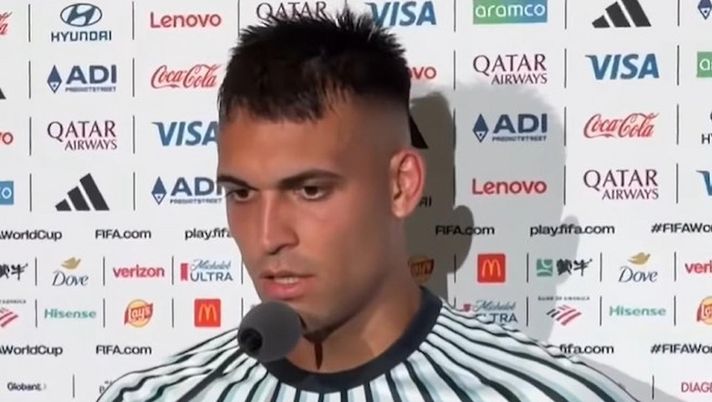 In Argentina – Lautaro Martinez con un oggetto ha commosso i tifosi In Argentina – Lautaro Martinez con un oggetto ha commosso i tifosi - immagine 1
