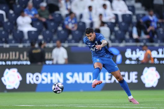 RIYADH, ARABIA SAUDITA - 13 SETTEMBRE: João Cancelo del Team Al-Hilal FC si riscalda prima della partita della Saudi Pro League tra Al Hilal e Al Qadsiah alla Kingdom Arena il 13 settembre 2025 a Riyadh, Arabia Saudita. (Foto di Abdullah Ahmed/Getty Images) Al Hilal, Simone Inzaghi mette fuori rosa João Cancelo: l’ex Juve e Inter partirà a gennaio- immagine 2