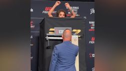 VIDEO / Via i capelli per pesare meno di 57kg. Tracy Cortez corre ai ripari… sulla bilancia!