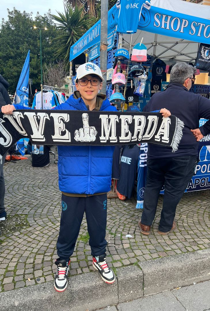 GALLERY Tutto pronto per Napoli-Juventus, tifosi in delirio fuori al Maradona - immagine 6