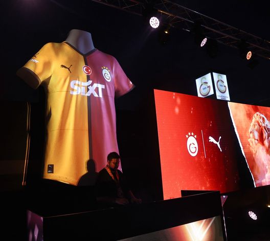 Galatasaray, ecco le tre nuove maglie: Mauro Icardi tra i testimonial- immagine 2