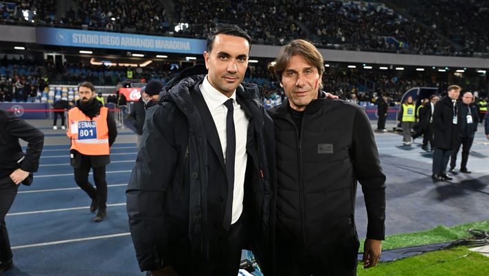 NAPLES, ITALY - NOVEMBER 22: Raffaele Palladino Atalanta BC head coach greets Antonio Conte SSC Napoli head coach before the Serie A match between SSC Napoli and Atalanta BC at Stadio Diego Armando Maradona on November 22, 2025 in Naples, Italy. (Photo by Francesco Pecoraro/Getty Images) atalanta napoli
