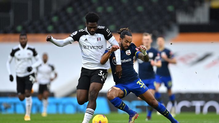 LONDON, ENGLAND - DECEMBER 26: Ola Aina of Fulham during the Premier League match between Fulham and Southampton at Craven Cottage on December 26, 2020 in London, England. The match will be played without fans, behind closed doors as a Covid-19 precaution. (Photo by Justin Setterfield/Getty Images) Fulham, Ola Aina convince ancora da centrale. E il Var lo grazia in area - immagine 1