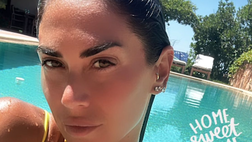 Melissa Satta, curve super sensuali. Décolleté pazzesco e scatto da paura in bikini