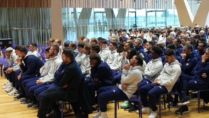 Il Viola Park si è fermato: tutti insieme per ricordare Rocco Commisso Il Viola Park si è fermato: tutti insieme per ricordare Rocco Commisso - immagine 1