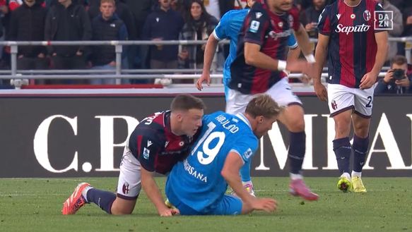 Bologna-Napoli, incredibile rosso non dato a Hojlund. Marelli: “Volontà di colpire c’è tutta”- immagine 2