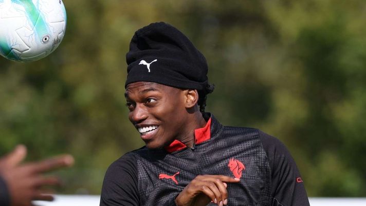 Milan, Allegri lancia segnali a Leao: 'Aiutati che Dio ti aiuta'