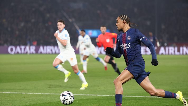 PARIS, FRANCE - FEBRUARY 8: Bradley Barcola #29 of Paris Saint-Germain controls the ball during the Ligue 1 match between Paris Saint-Germain and Olympique de Marseille at Parc des Princes on February 8, 2026 in Paris, France. (Photo by Catherine Steenkeste/Getty Images for Qatar Airways) Psg-Monaco: la gara di Ligue1 in streaming gratis - immagine 1
