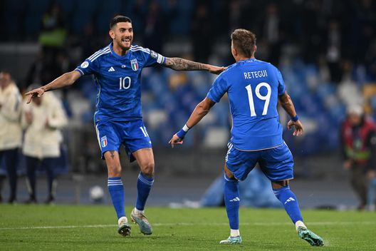 NAPLES, ITALY - MARCH 23: Mateo Retegui of Italy celebrates after scoring his team's first goal (1-2) during the UEFA EURO 2024 qualifying round group C match between Italy and England at Stadio Diego Armando Maradona on March 23, 2023 in Naples, Italy. (Photo by Francesco Pecoraro/Getty Images) Italia
