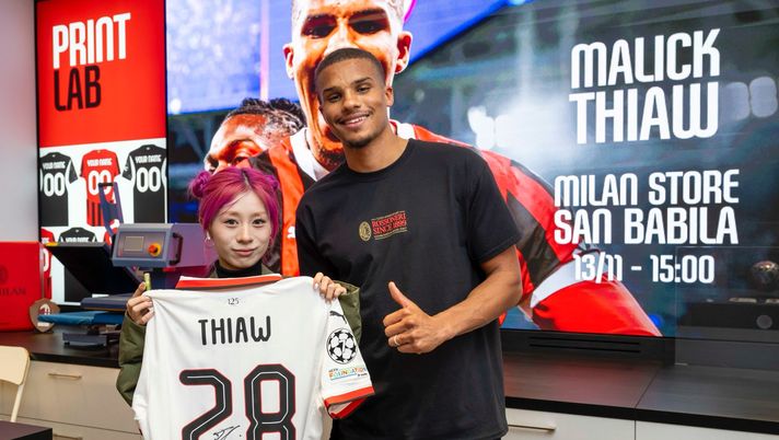 Thiaw dopo Madrid come Gabbia dopo il derby: al Flagship Store in via Dante! Thiaw dopo Madrid come Gabbia dopo il derby: al Flagship Store in via Dante! - immagine 1