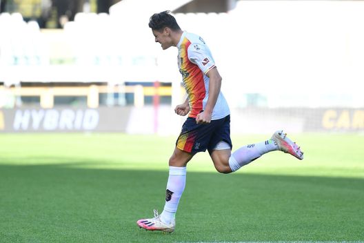 TURIN, ITALY - OCTOBER 28: Mariusz Stepinski of US Lecce celebrates the opening goal during the Coppa Italia match between Torino FC and US Lecce at Stadio Olimpico Grande Torino on October 28, 2020 in Turin, Italy. (Photo by Valerio Pennicino/Getty Images) Coppa Italia, Torino-Lecce 1-1: Lyanco risponde a Stepinski, parità all’intervallo- immagine 2