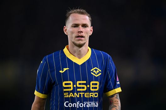 VERONA, ITALY - OCTOBER 04: Ondrej Duda of Hellas Verona looks on during the Serie A match between Verona and Venezia at Stadio Marcantonio Bentegodi on October 04, 2024 in Verona, Italy. (Photo by Alessandro Sabattini/Getty Images) Marelli: “Inter-Verona? Manca un rosso a Duda per doppia ammonizione. L’arbitro…”- immagine 2
