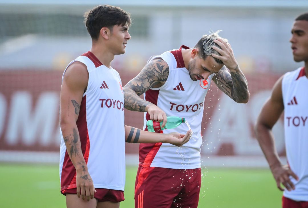 Roma, rifinitura a Trigoria alla vigilia di Cagliari: c’è Dybala – FOTO GALLERY - immagine 5