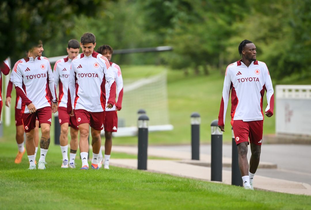 Roma, primo allenamento in Inghilterra per Dovbyk – FOTO GALLERY - immagine 4