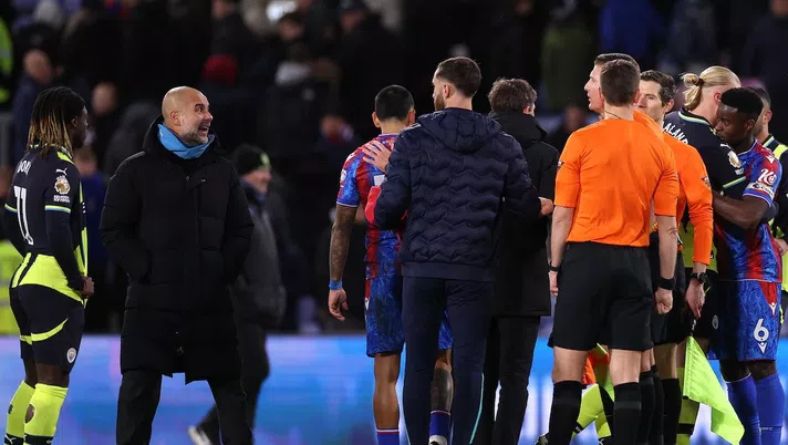 Guardiola irriconoscibile: litiga con l’arbitro e subisce anche la beffa…dei 400 km! - immagine 1