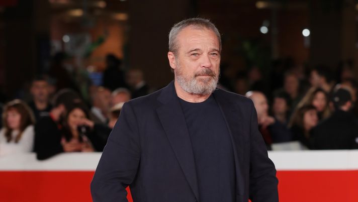 ROME, ITALY - OCTOBER 26:  Claudio Amendola attends the red carpet of the movie 'Kapò' during the 14th Rome Film Festival on October 26, 2019 in Rome, Italy. (Photo by Vittorio Zunino Celotto/Getty Images for RFF)  Claudio Amendola: “Soldi buttati e cocaina: vi racconto. L’esonero di De Rossi…” - immagine 1