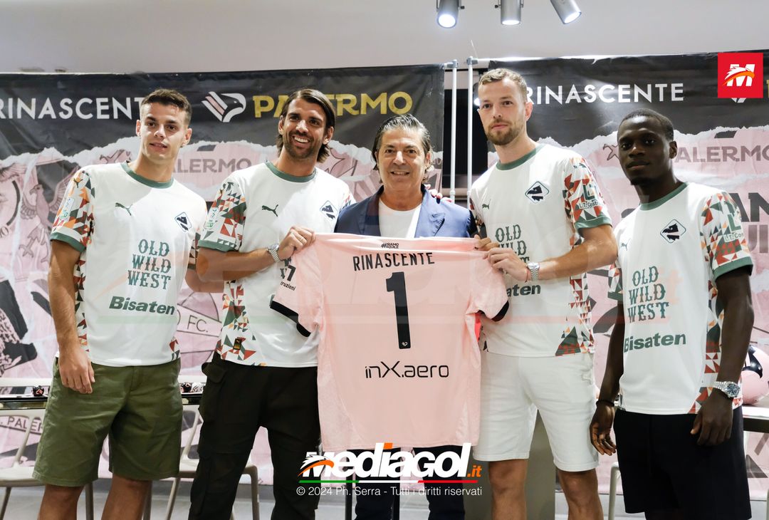 FOTO, i tifosi rosanero incontrano i propri beniamini alla Rinascente (Gallery)- immagine 1