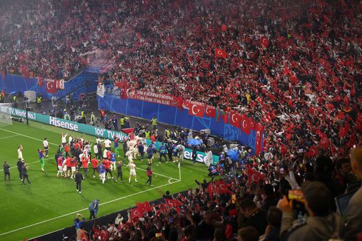 Getty Images Euro 24 – Da tifosi turchi ‘saluto lupi grigi’, la polizia tedesca li ferma - immagine 1