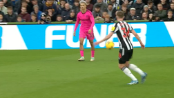 VIDEO / Jimenez, entrata killer in Newcastle-Fulham