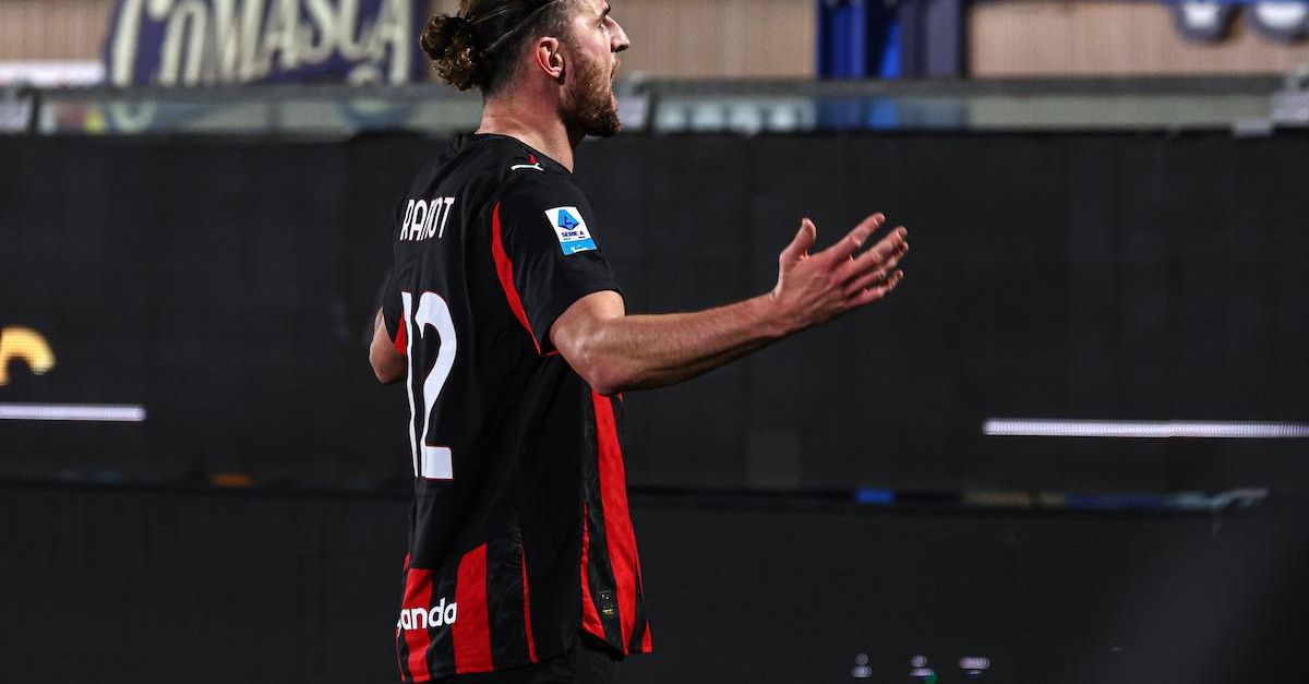 Pistocchi risponde ad un tifoso sul volo di Rabiot: “Pura cronaca? Più pirla…”