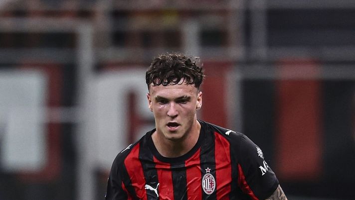 Alex Jimenez con la maglia del Milan I Ac Milan News (Getty Images) Calciomercato Milan, Moretto: 'Il Bournemouth vuole acquistare Jimenez'