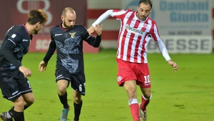 Una fase di Vis Pesaro-Fano 0-0 Serie C, Vis Pesaro-Gubbio: dove vedere il match in diretta tv e streaming - immagine 1