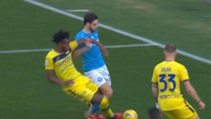 Napoli-Verona, Marelli sicuro: “Fallo netto su Kvaratskhelia, era calcio di rigore” - immagine 1