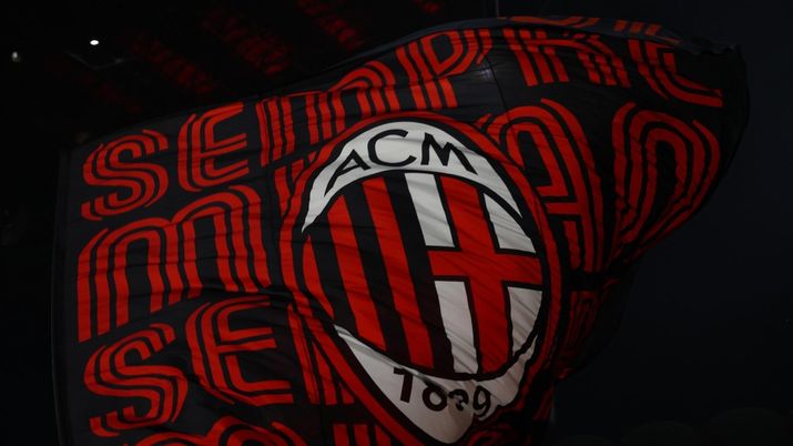 Oltre 70mila spettatori previsti per Milan-Cagliari di Serie A: rossoneri in campo con la nuova prima maglia della stagione 2026-2027 | AC Milan News (Credits foto: Getty Images) Oltre 70mila spettatori previsti per Milan-Cagliari di Serie A: rossoneri in campo con la nuova prima maglia della stagione 2026-2027