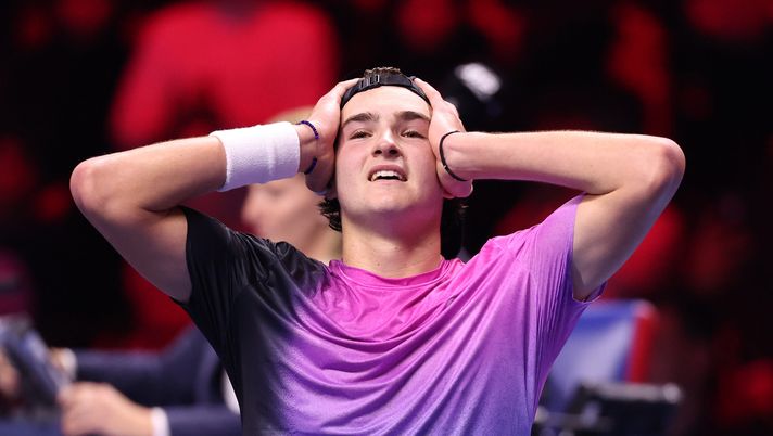 JEDDAH, SAUDI ARABIA - DECEMBER 22: Joao Fonseca of Brazil celebrates winning match point in the final against Learner Tien of USA during their Men's Final match on day five of the Next Gen ATP Finals presented by PIF at King Abdullah Sports City on December 22, 2024 in Jeddah, Saudi Arabia. (Photo by Francois Nel/Getty Images) Next Gen Finals, trionfa Joao Fonseca: il brasiliano come Sinner e Alcaraz - immagine 1