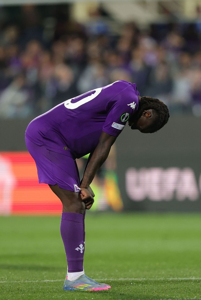FLORENCE, ITALY - MAY 8: Moise Kean of ACF Fiorentina shows his dejection during the UEFA Conference League 2024/25 Semi Final First Leg match between ACF Fiorentina and Real Betis Balompie at Artemio Franchi on May 8, 2025 in Florence, Italy. (Photo by Gabriele Maltinti/Getty Images) Kean
